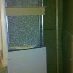 Derrière le coffrage, côté gauche