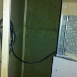 Derrière le coffrage, côté droit