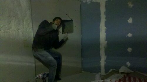 Encadrement terminé de l'enceinte arrière gauche